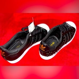 Brand new Adidas Superstar Kicks w Studs